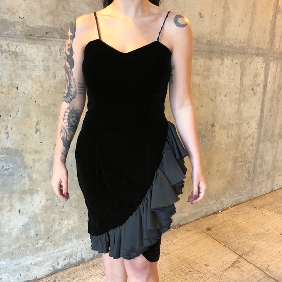 Spaghetti strap black velvet dress w side ruffle M - Picture 4 of 12